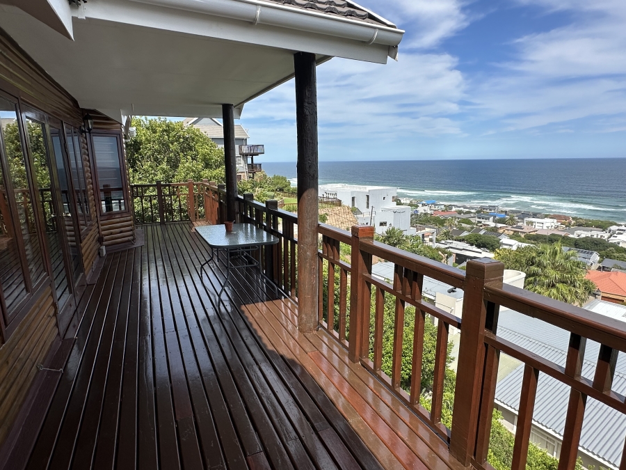 6 Bedroom Property for Sale in Outeniqua Strand Western Cape